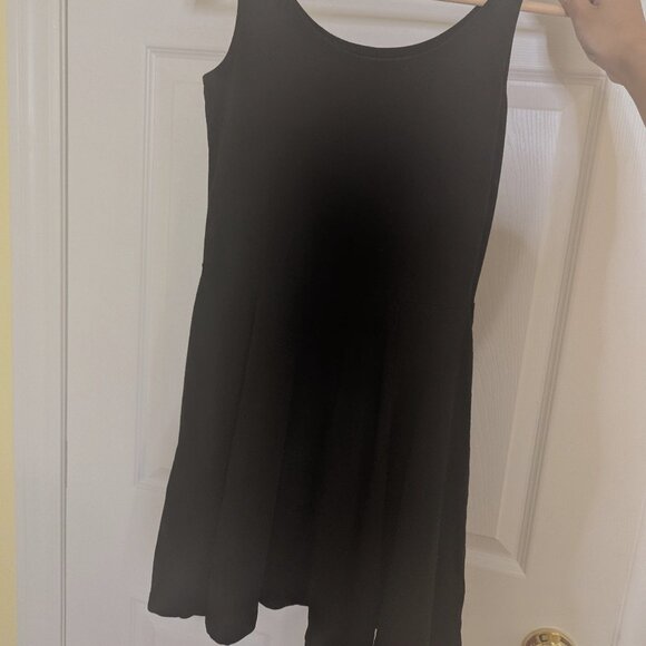 Simple H&M dresses - Picture 2 of 2